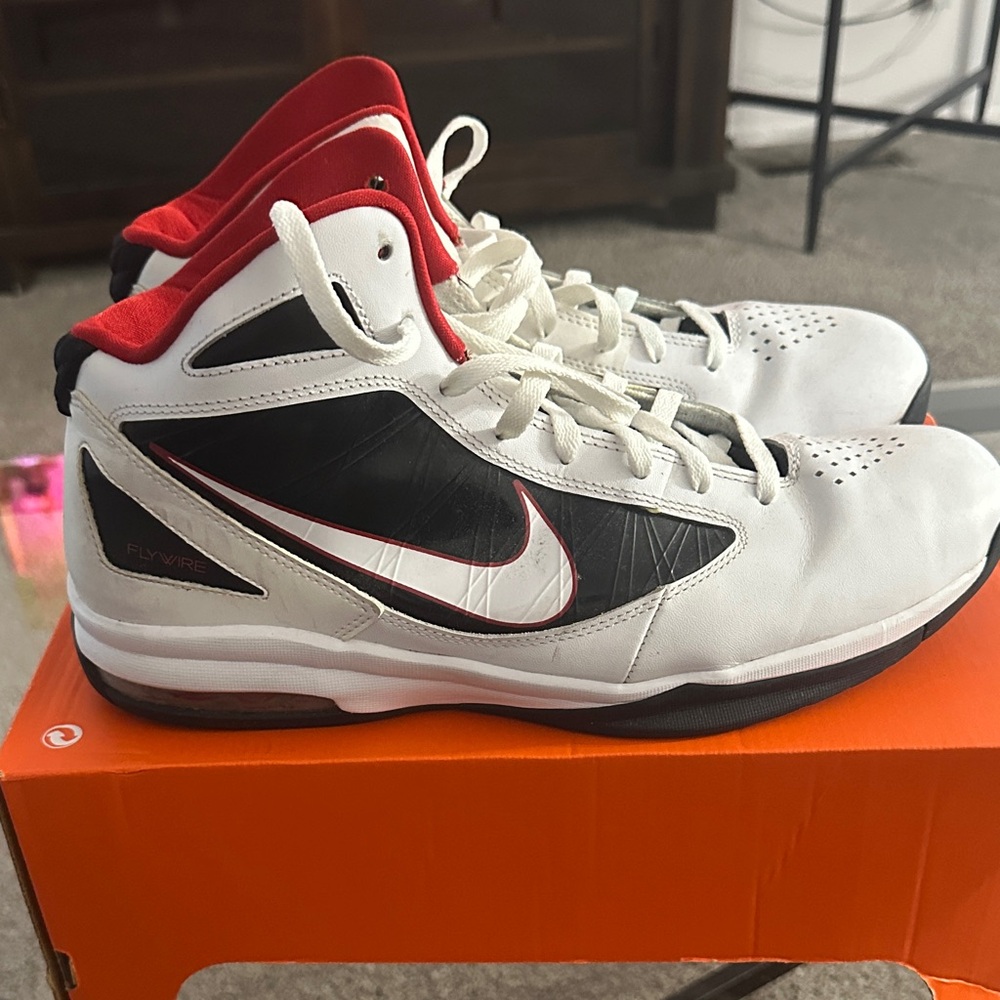 Nike White and Black Sneakers with Red Highlights